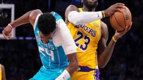 曼联3-0埃弗顿：B费两球助卡瓦尼替补进球首秀