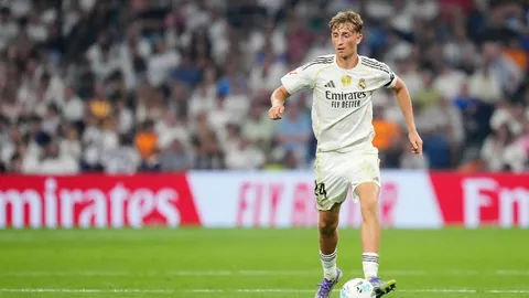 杨文龙巅峰荣耀，男子单板滑雪大跳台世界杯夺冠，央视体育直播见证